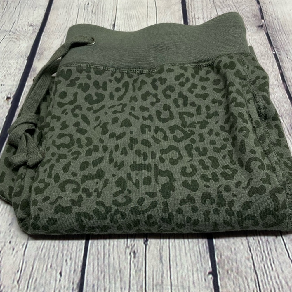 THREAD & SUPPLY Elastic Drawstring Waist w/ Pockets Green Leopard Pants